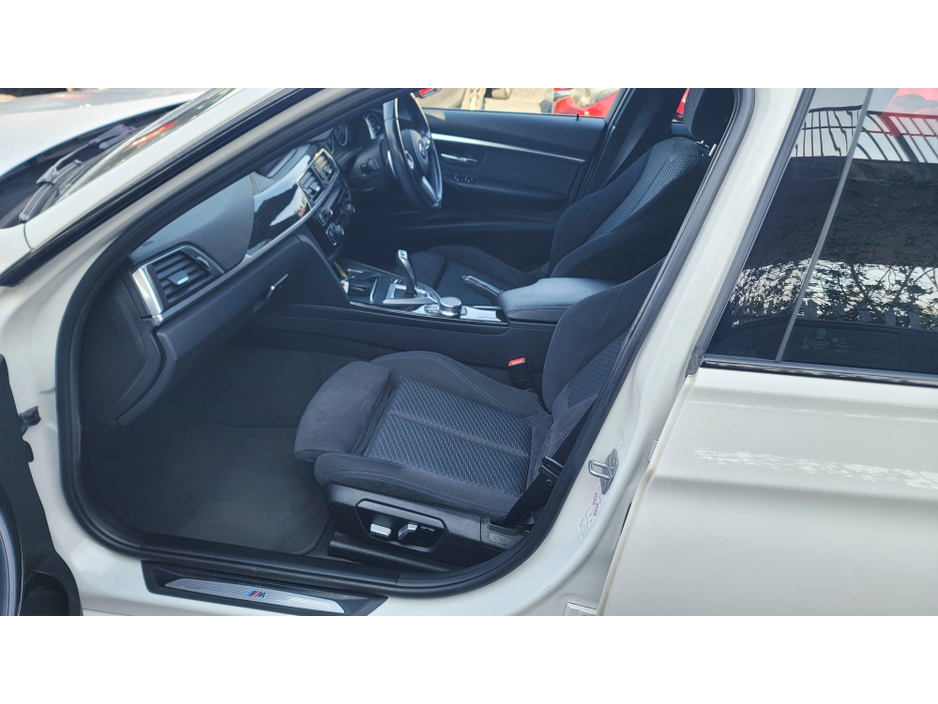 2018 BMW 3 Series - image 10