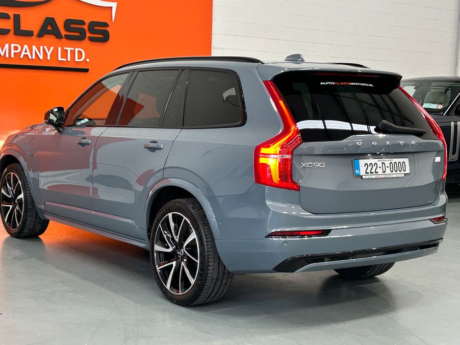 2022 Volvo XC90 - image 23