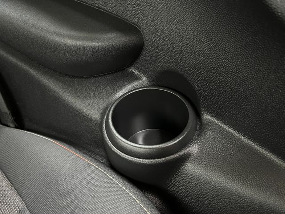 2017 MINI Cooper D - image 24