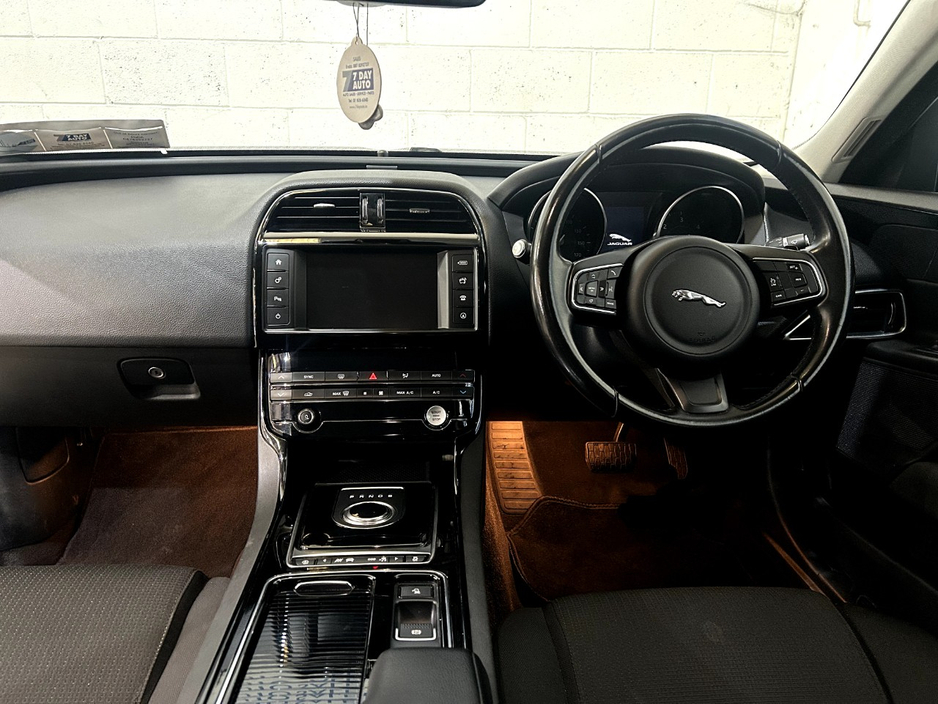 2018 Jaguar XE - image 7