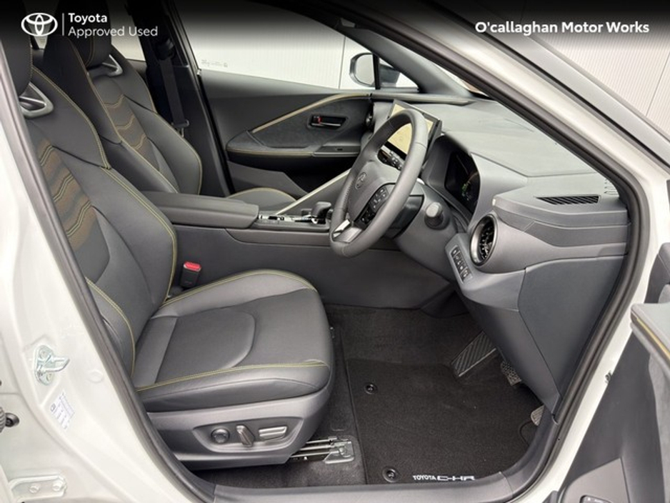 2025 Toyota C-HR - image 8