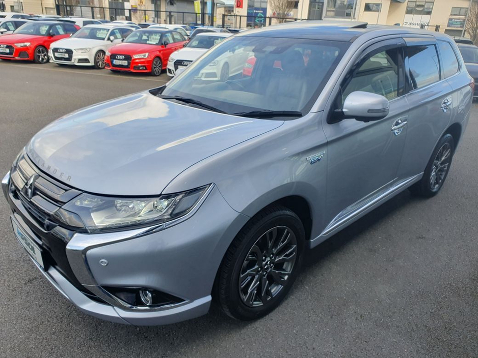 2017 Mitsubishi Outlander - image 3