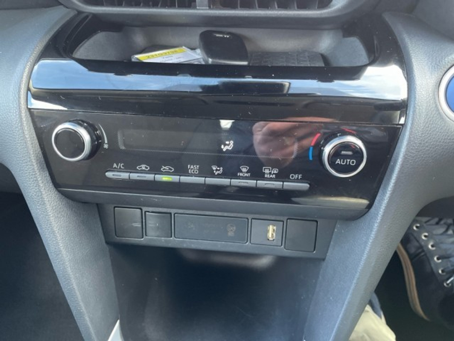 2023 Toyota Yaris Cross - image 15