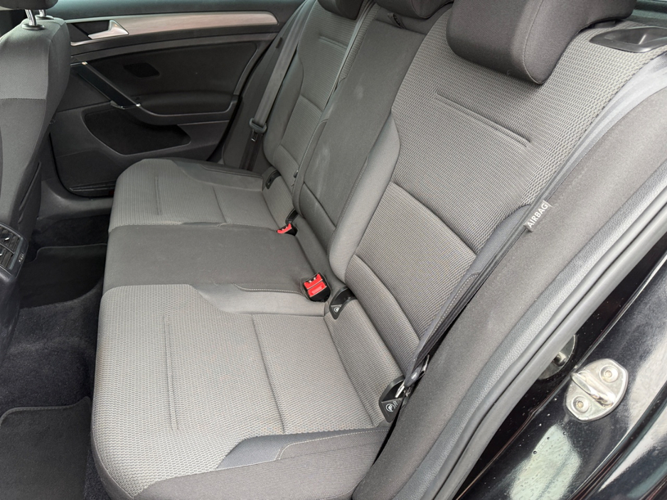 2014 Volkswagen Golf - image 10