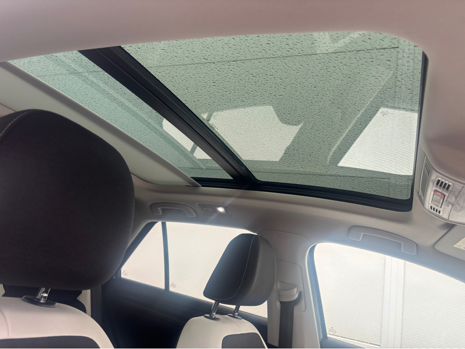 2019 Volkswagen T-Roc - image 4