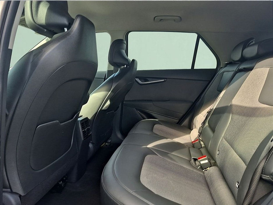 2023 Kia Niro - image 8