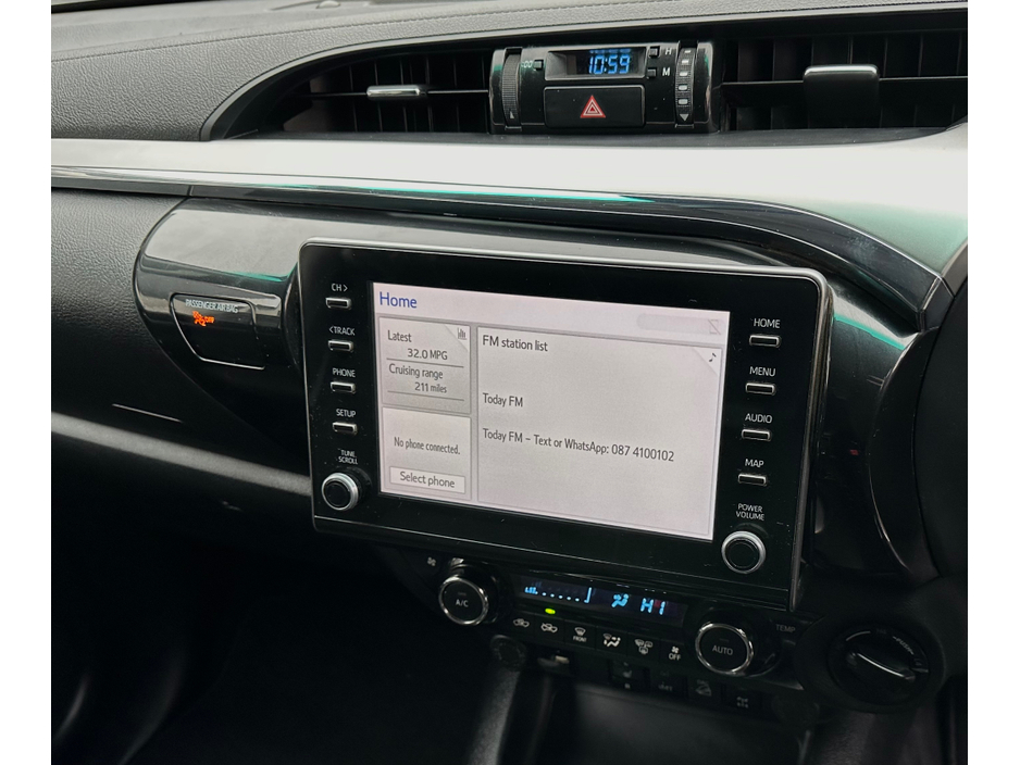 2021 Toyota Hilux - image 8