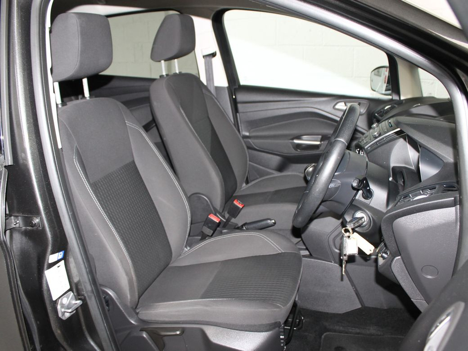 2017 Ford C-Max Zetec 1.5 TDCI 95PS M6 4DR €11,999