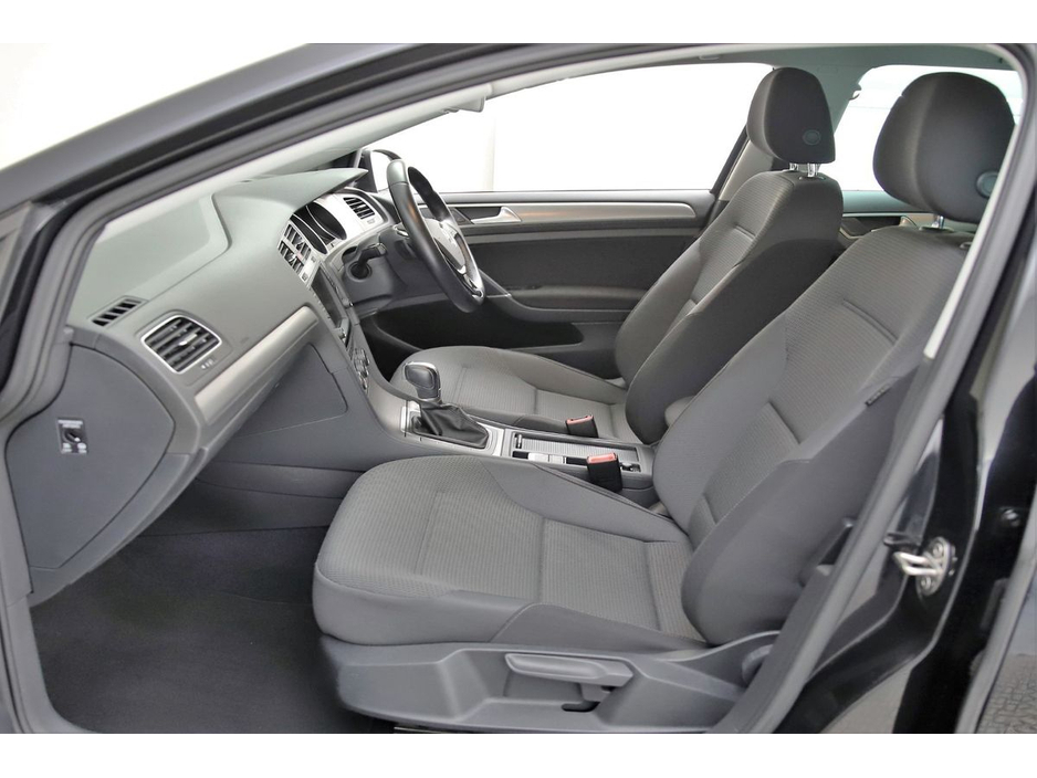 2015 Volkswagen Golf - image 15