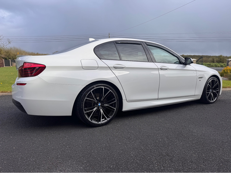 2016 BMW 5 Series - image 12