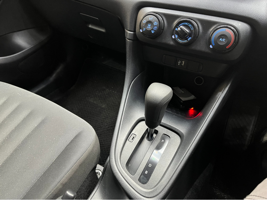 2022 Toyota Yaris - image 14