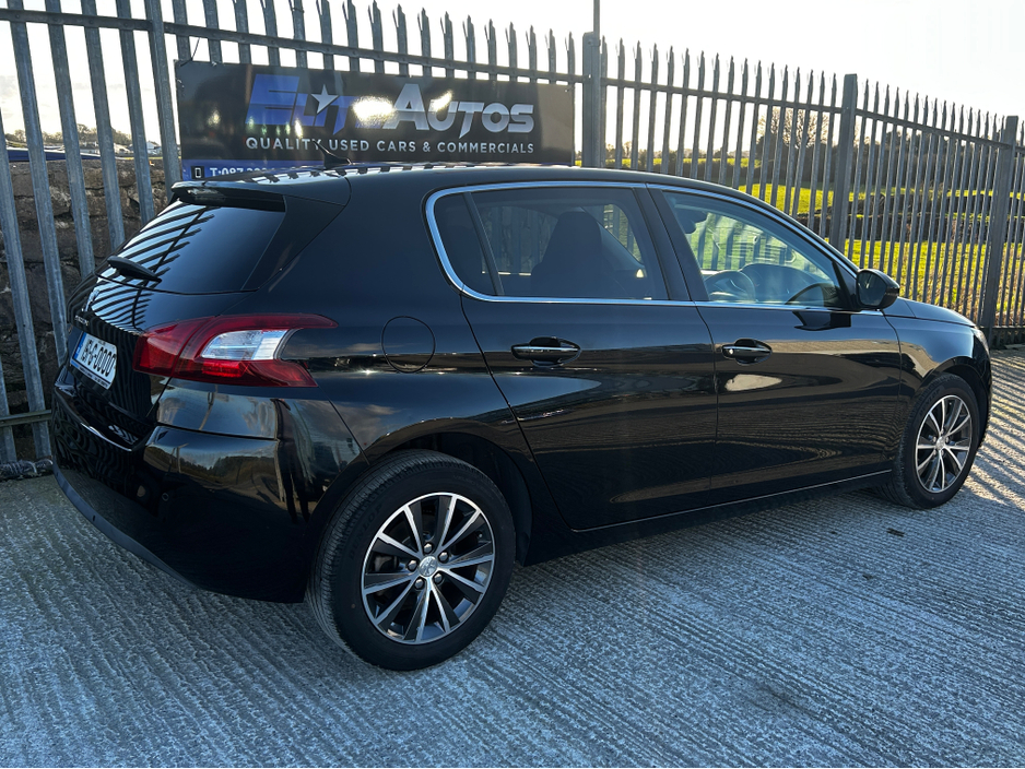 2015 Peugeot 308 - image 3