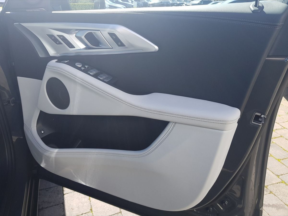 2026 BMW XM - image 21