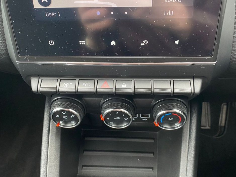 2020 Renault Clio - image 26