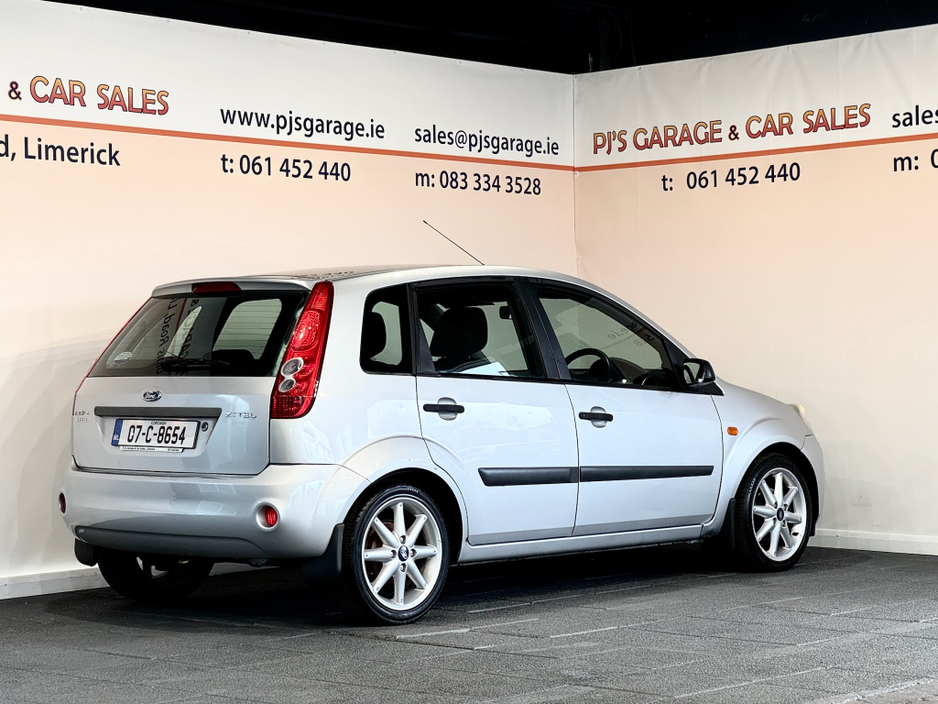 2007 Ford Fiesta - image 4