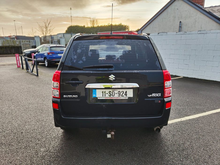 2011 Suzuki Grand Vitara - image 8