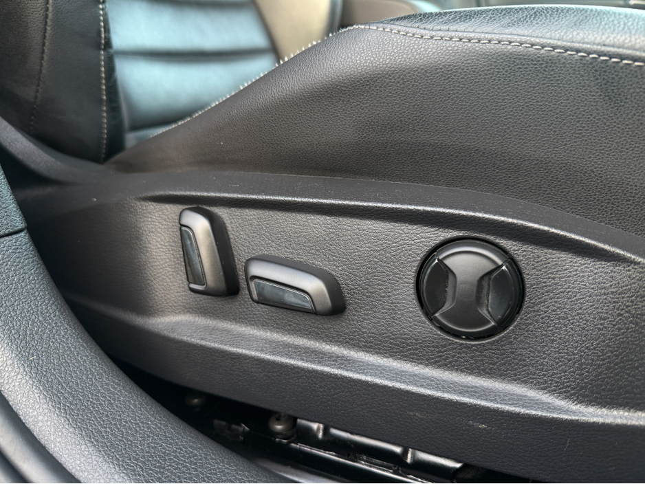 2014 Volkswagen Golf - image 12