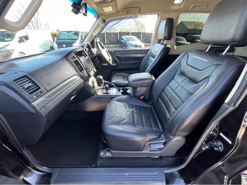 2016 Mitsubishi Shogun - image 14