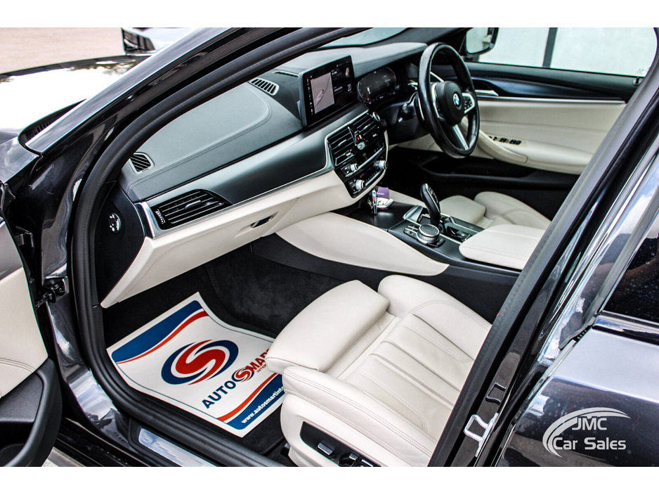 2021 BMW 5 Series - image 29