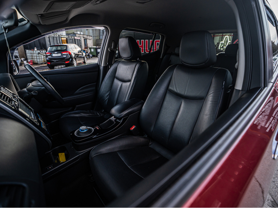 2016 Nissan Leaf - image 34