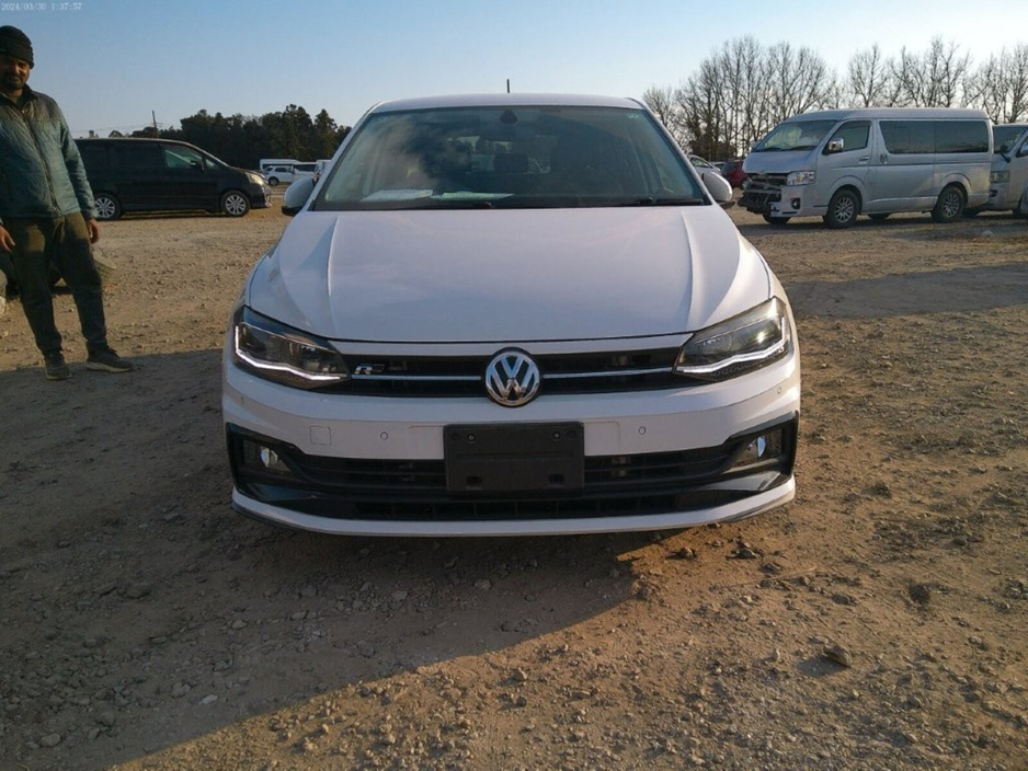 2019 Volkswagen Polo - image 2