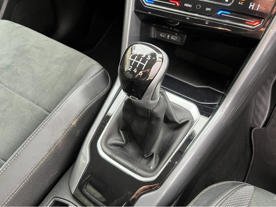 2024 Volkswagen T-Roc - image 16