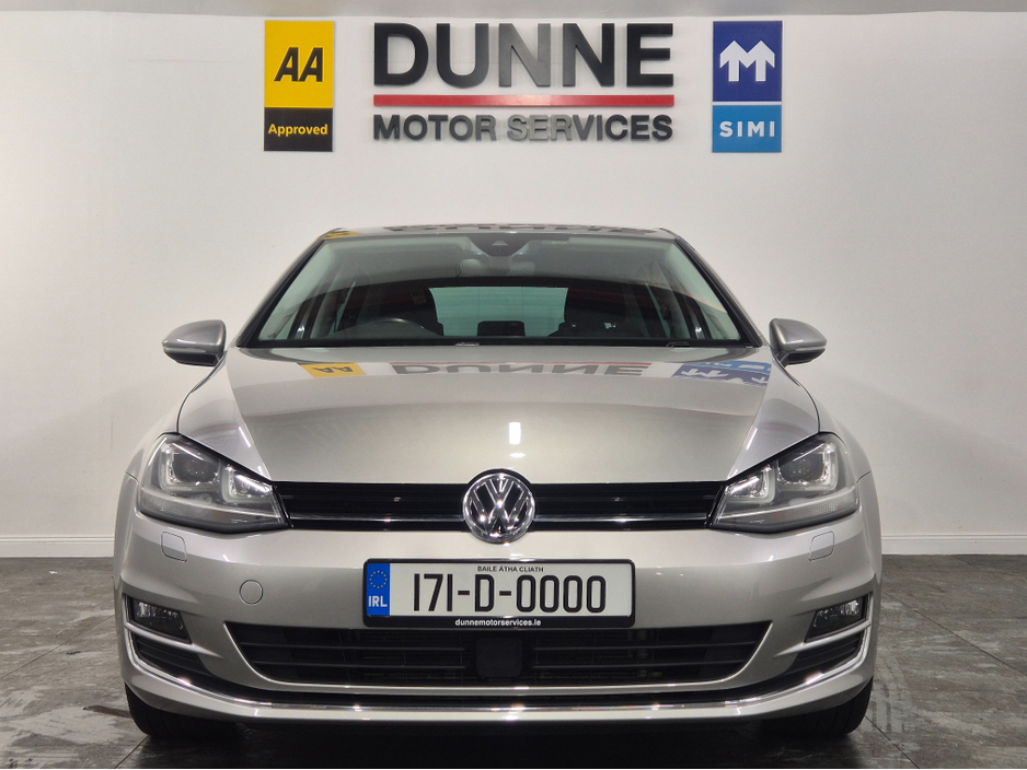 2017 Volkswagen Golf **HIGHLINE**ONLY 63000KMS**ALCANTARA SEATS*17" ALLOYS**BLIND SPOT WARNING**LANE ASSIST**KEYLESS ENTRY AND START**ADAPTIVE CRUISE CONTROL**DUAL ZONE CLIMATE CONTROL*REVERSE CAMERA*BLUETOOTH STREAMI €16,949