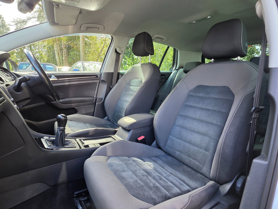 2016 Volkswagen Golf - image 4