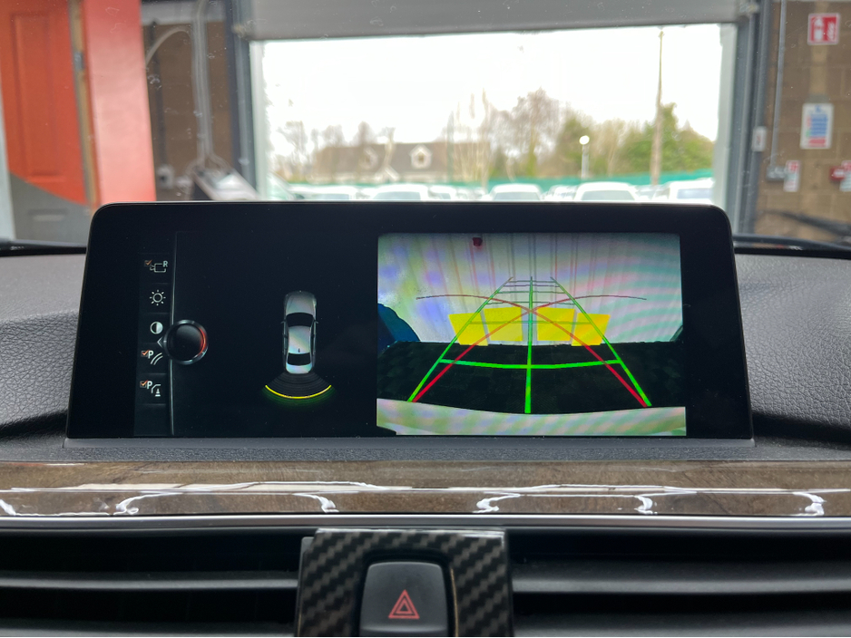 2017 BMW 3 Series - image 21