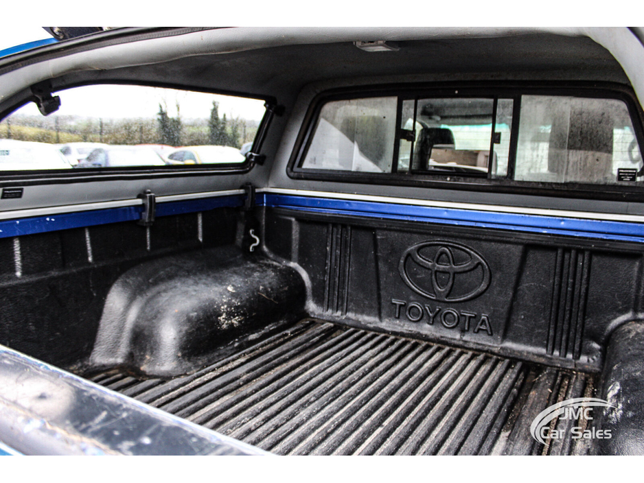 2019 Toyota Hilux - image 25