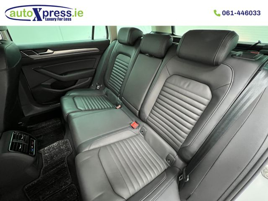 2020 Volkswagen Passat - image 4