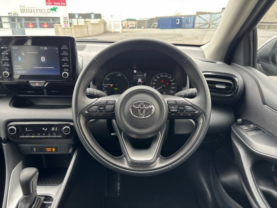 2024 Toyota Yaris - image 9