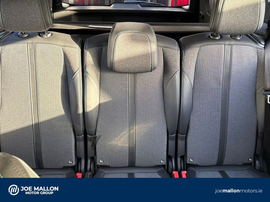 2025 Peugeot 5008 - image 18