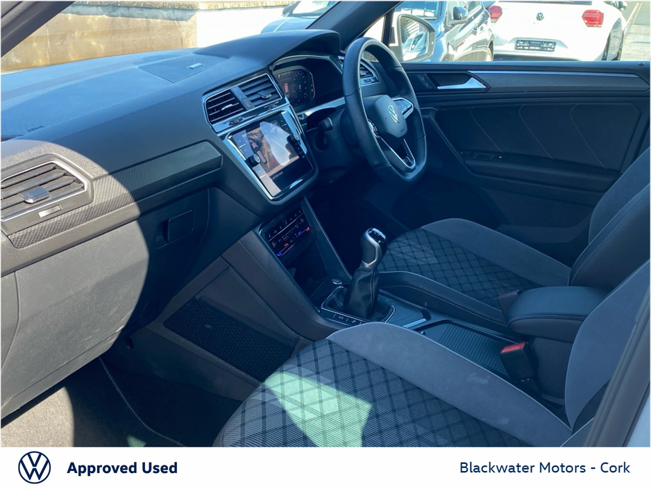 2024 Volkswagen Tiguan - image 21