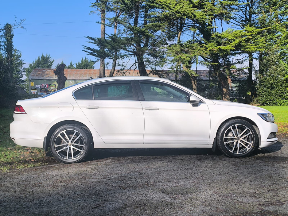 2018 Volkswagen Passat - image 8