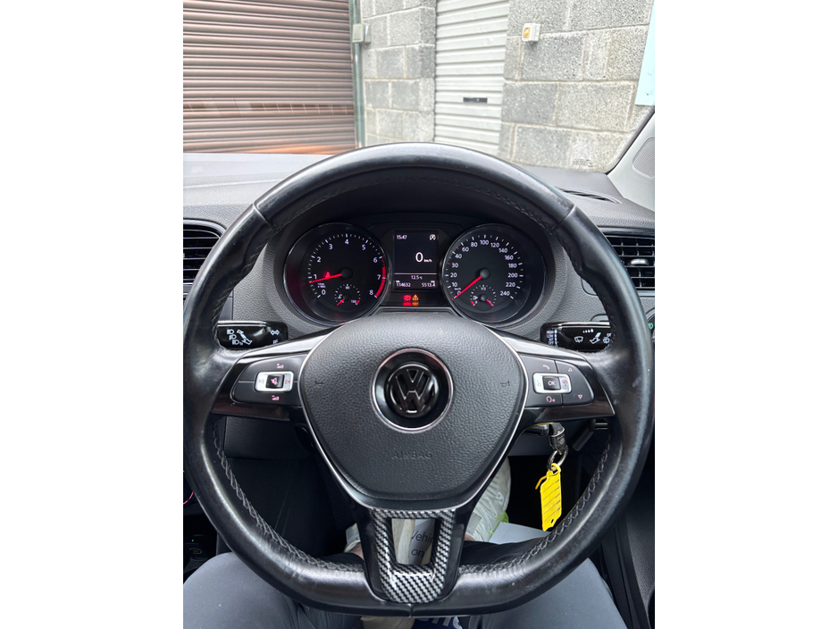 2017 Volkswagen Polo - image 8