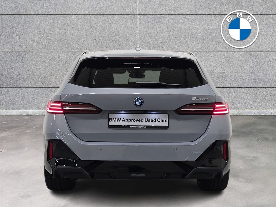 2025 BMW 5 Series - image 15