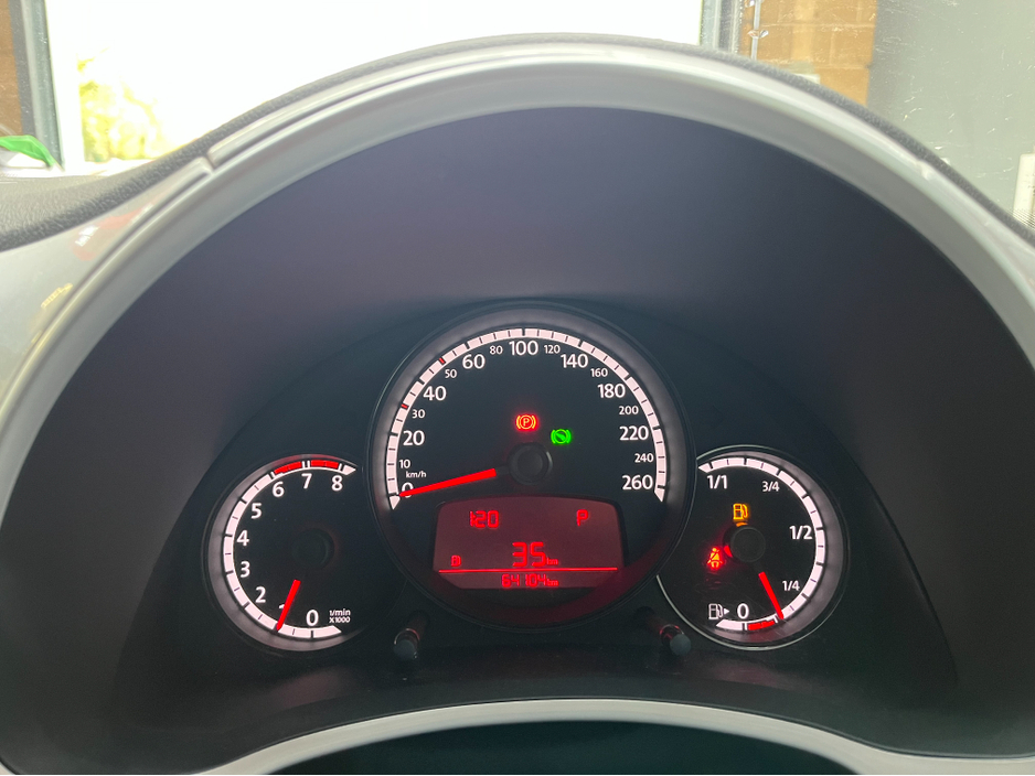 2015 Volkswagen Beetle - image 17