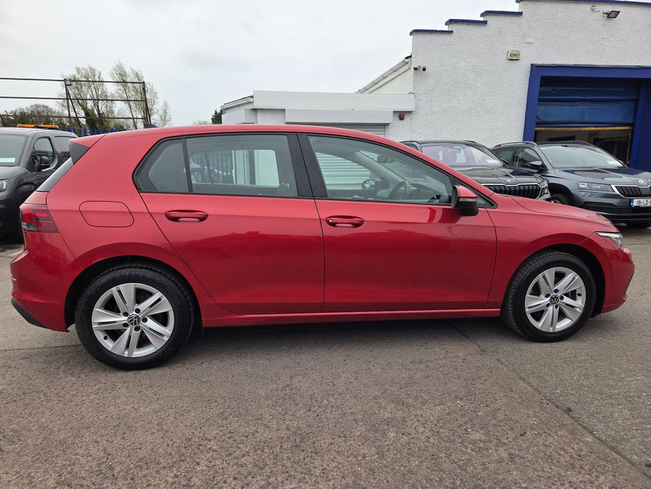 2022 Volkswagen Golf - image 9