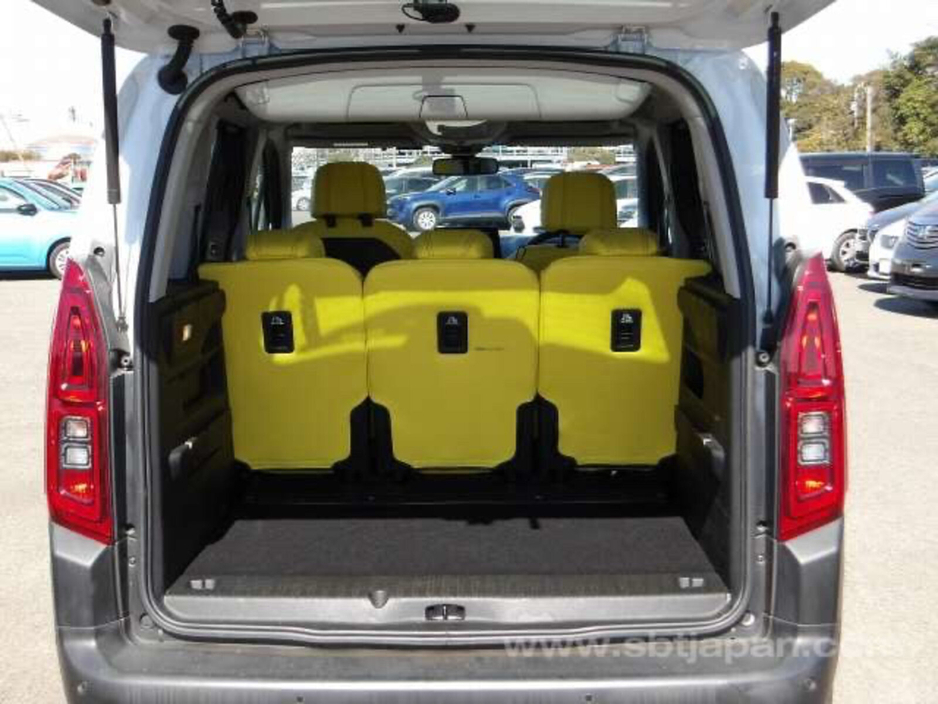2023 Citroen Berlingo - image 7