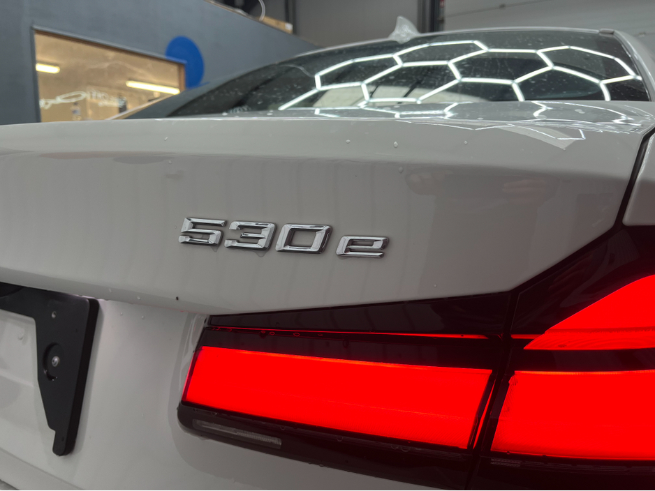 2021 BMW 5 Series €35950 2021 BMW 530E M-SPORT EDITION JOY+ 2.0 AUTOMATIC / CRUISE CONTROL / 360° PARKING CAMERA / ELECTRIC MEMORY & HEATED SEATS / PADDLE SHIFTERS / APPLE CARPLAY / AMBIENT LIGHTS / HEATED REAR SEAT €35,950