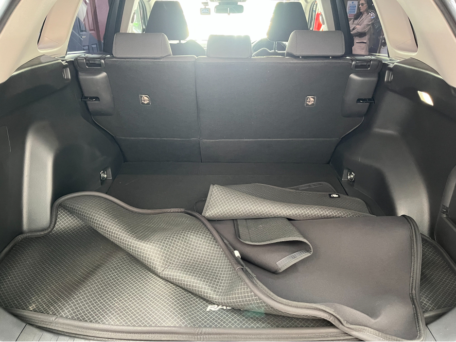 2022 Toyota Rav4 - image 7