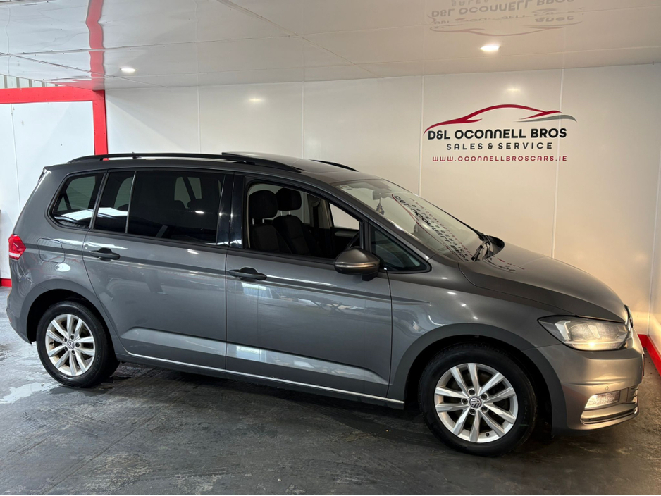 2017 Volkswagen Touran - image 6