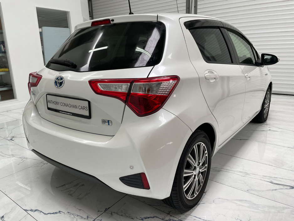 2017 Toyota Yaris - image 3