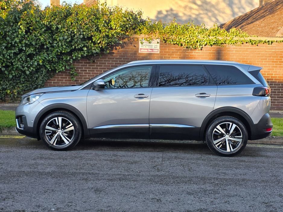 2020 Peugeot 5008 - image 11