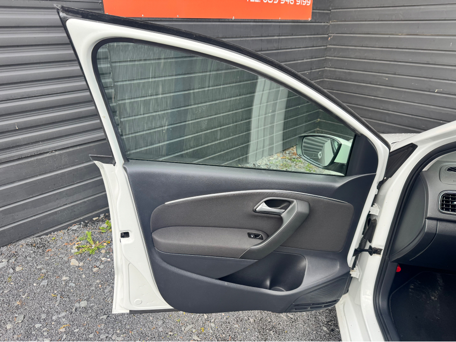 2015 Volkswagen Polo - image 13