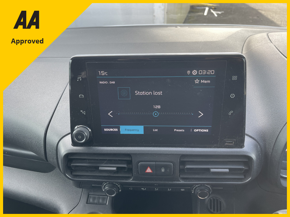 2023 Citroen Berlingo - image 9