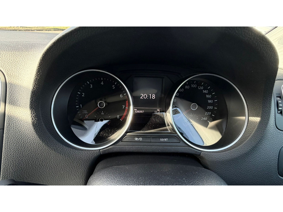 2014 Volkswagen Polo - image 13