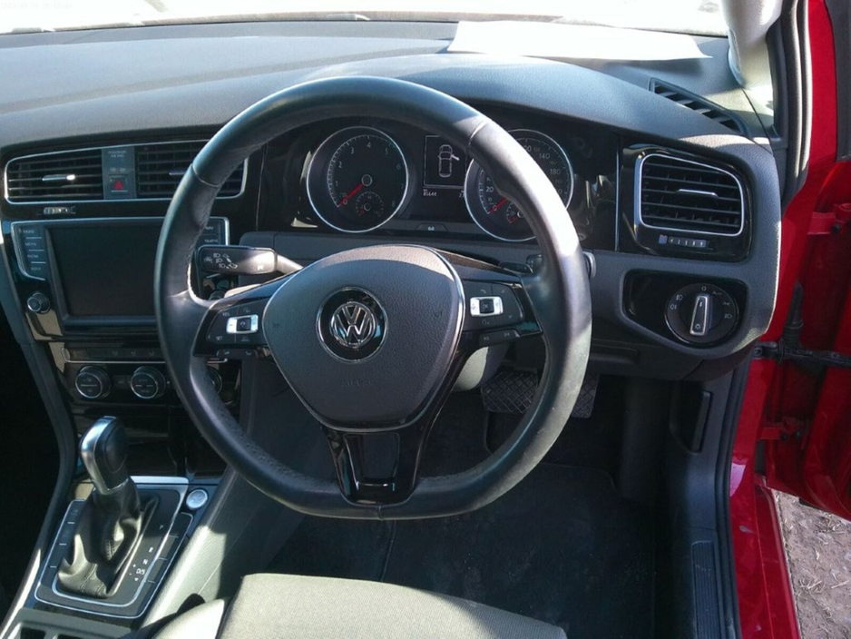 2015 Volkswagen Golf - image 6
