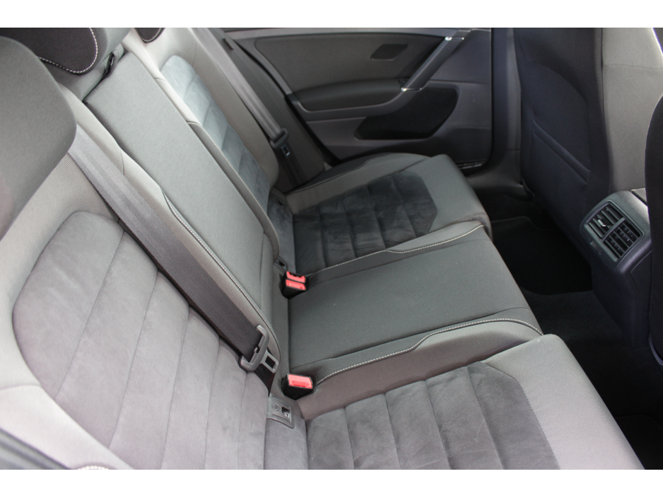 2015 Volkswagen Golf - image 20